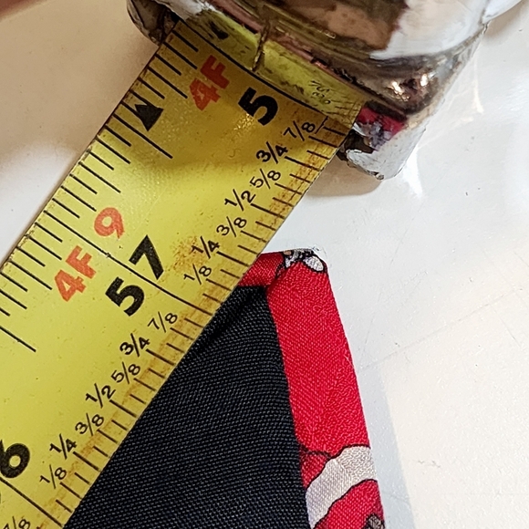 Hallmark Licensing Hollidays Traditions Santa Claus Christmas Silk Tie - Picture 7 of 7